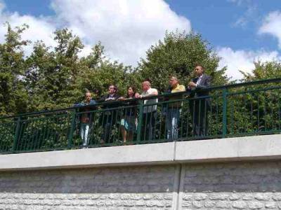 Delegation beim Blick ber Gelnde geplanter Stadthafen