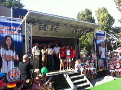 Barbara Richstein als Jurymitglied bei der Preisverleihung des Modellbauwettbewerbs bekannter Gebude whrend des Festes \