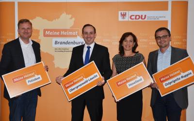 Von links nach rechts: Generalsekretr der CDU Brandenburg Steeven Bretz MdL, Landesvorsitzender der CDU Brandenburg Ingo Senftleben MdL, Sprecherin fr Kommunalpolitik der CDU-Fraktion im Landtag Brandenburg Barbara Richstein MdL, Parlamentarischer Geschftsfhrer Dr. Jan Redmann MdL