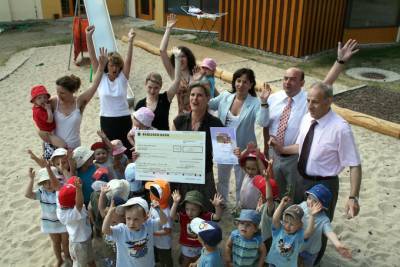 Gewinner des BRAWO-Kindermalwettbewerbs erhielten Preise - Scheckbergabe an KiTa Kiefernwichtel\