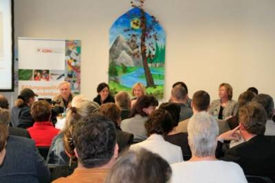 Mehr als 100 Interessierte verfolgten die Diskussion.